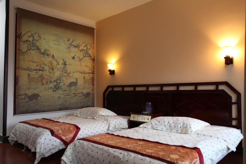 Snow Lion Riverside Resort Yangshuo Room photo